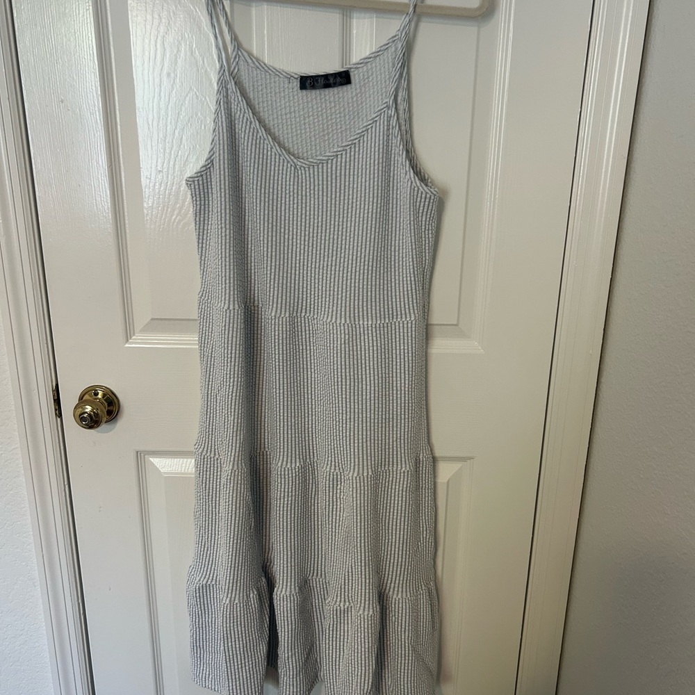 LAWLESS Gray Textured Striped Tiered Midi Dress